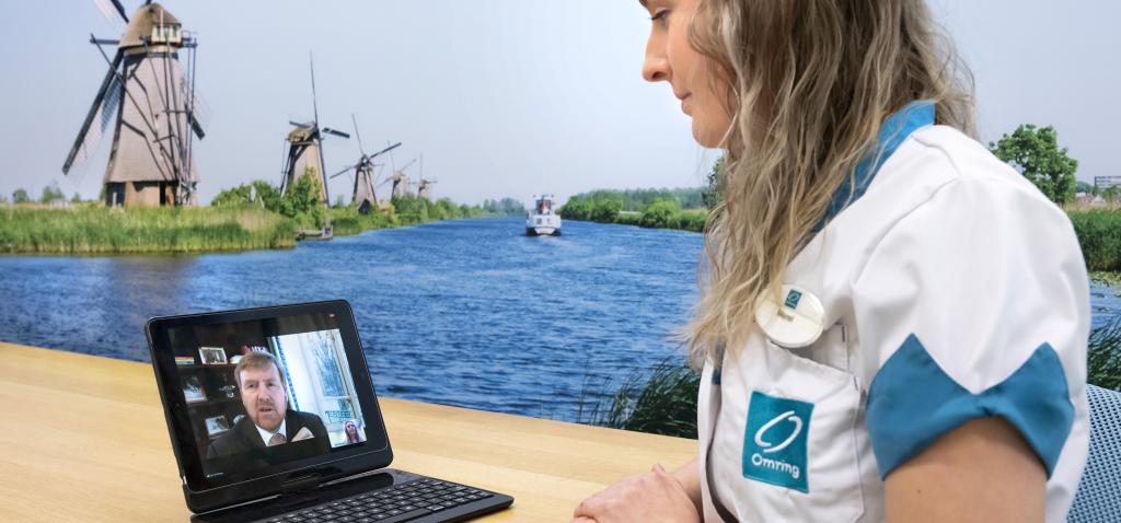 Wijkverpleegkundige Merel Botman tijdens het online gesprek met Koning Willem-Alexander.