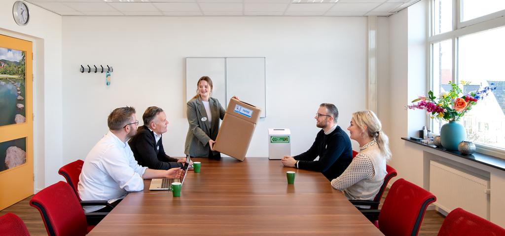 Een van de GreenTeams van Omring aan het brainstormen