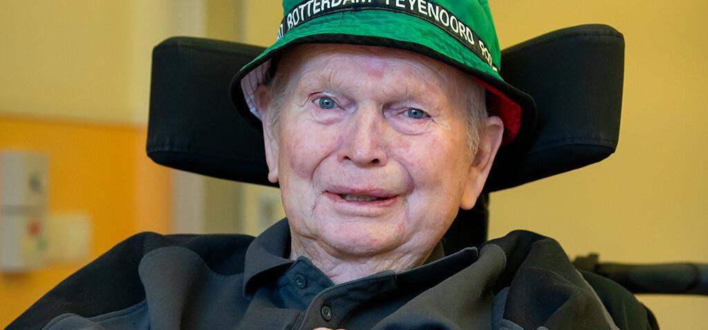 Foto van Cees Dijker met Feijenoord hoedje