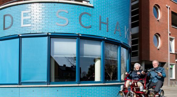 De Schakel, voorkant