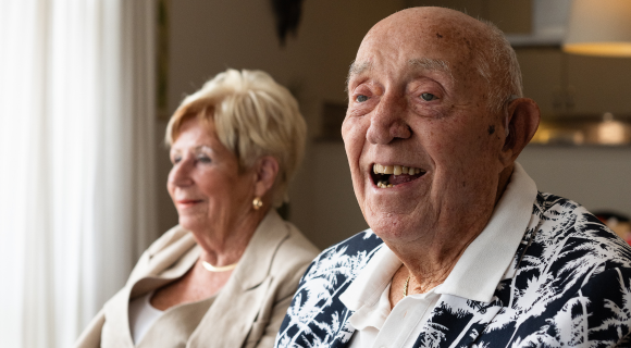 Meneer en mevrouw Jagt zitten naast elkaar