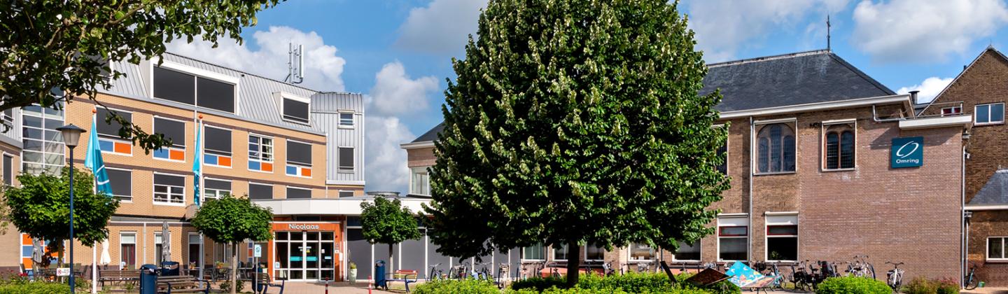 Voorgevel van Omringlocatie Nicolaas in Lutjebroek.