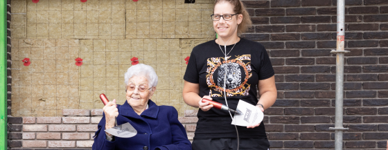 Oudste en jongste bewoner leggen eerste stenen van nieuwe Gezinspaviljoen Bovenkarspel