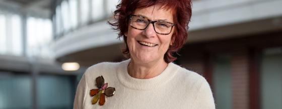 Tineke is lid van de cliëntenraad Thuiszorg en de centrale cliëntenraad en poseert in Rigtershof.