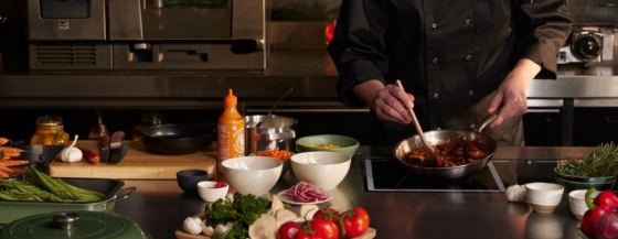 Uitgekookt maaltijd wordt bereid