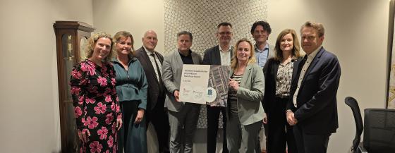 Medewerkers van Omring, Gemeente Hoorn en Intermaris met overeenkomst