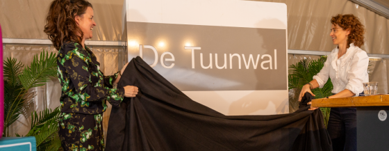 Minister Hermans en Katrijn van der Vlerk, manager Zorg & Bedrijfsvoering,